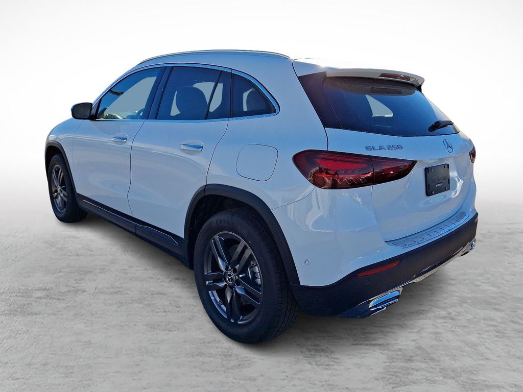 2025 Mercedes Benz GLA 250 4MATIC photo 4