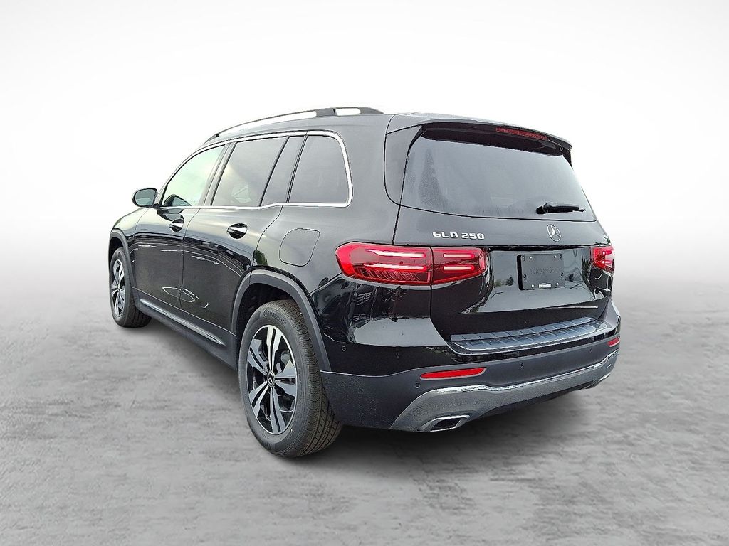2026 Mercedes Benz GLB 250 4MATIC photo 3