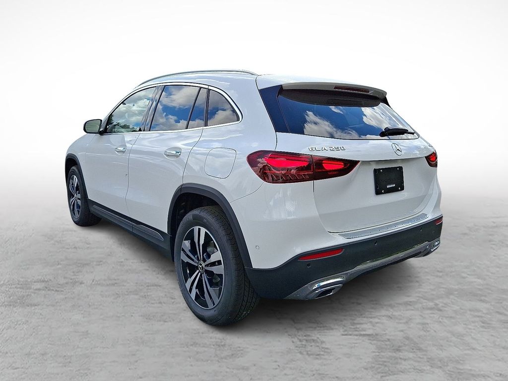 2026 Mercedes Benz GLA 250 4MATIC photo 3