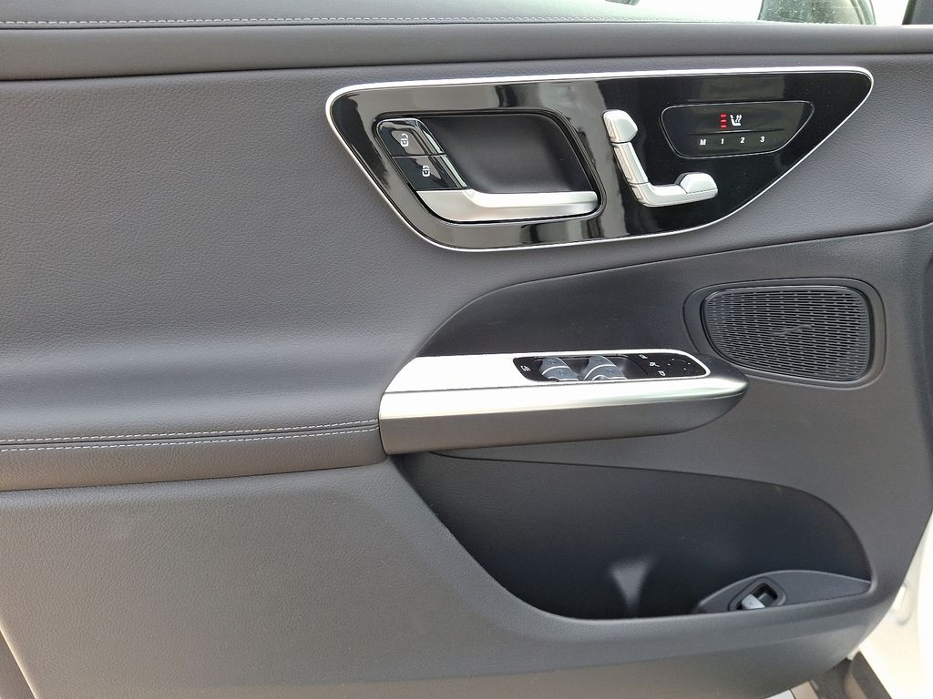 2025 Mercedes-Benz GLC AMG GLC43 - Photo 8