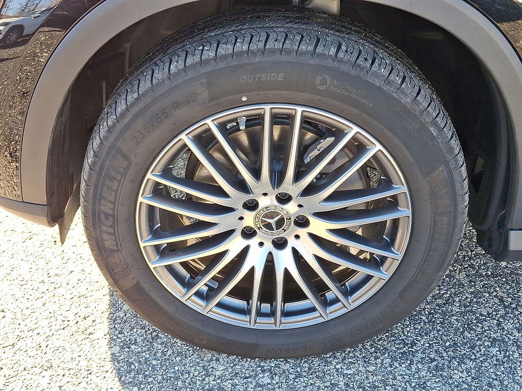 2025 Mercedes-Benz GLC Base - Photo 9