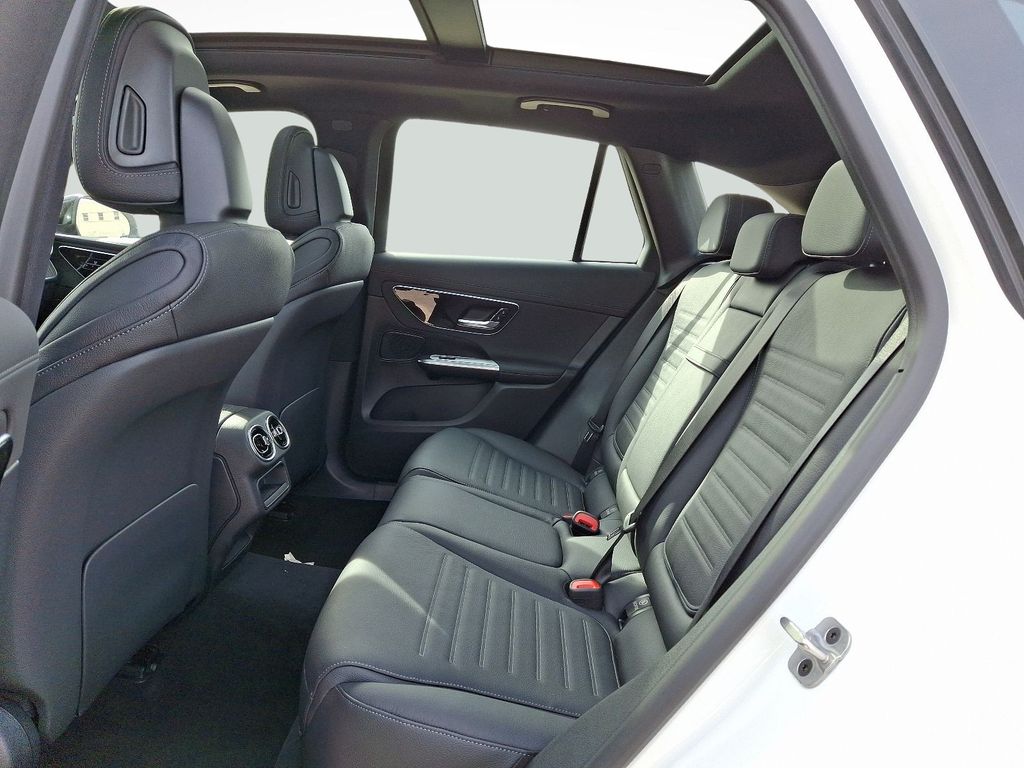 2025 Mercedes-Benz GLC AMG GLC43 - Photo 6