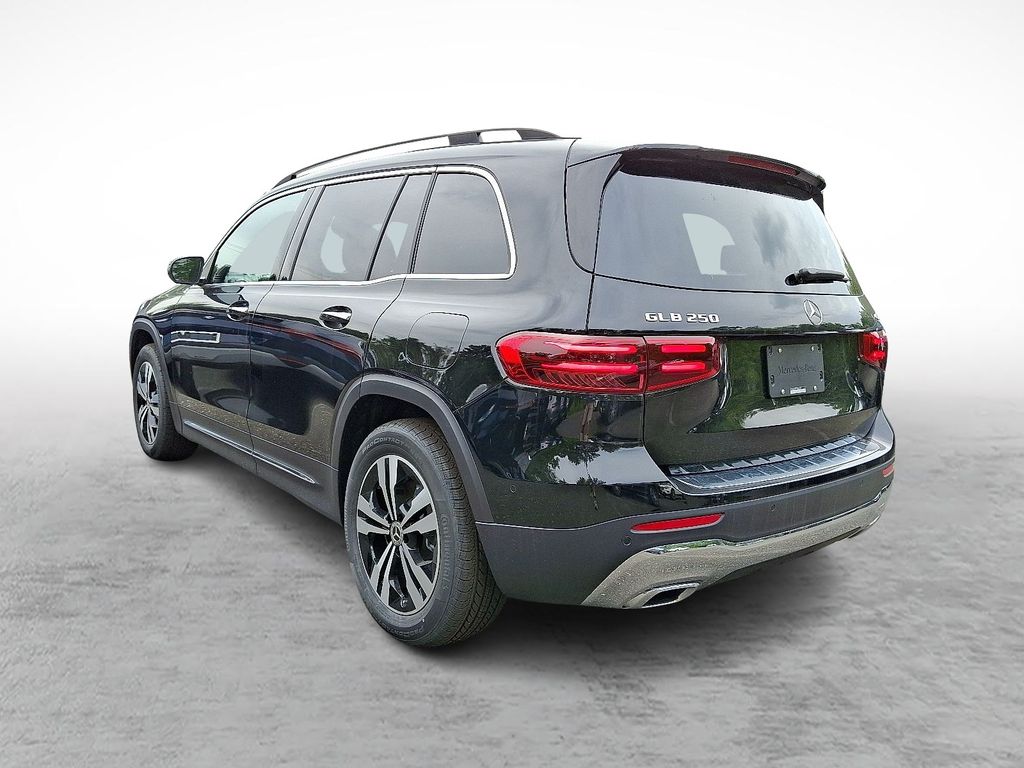 2026 Mercedes Benz GLB 250 4MATIC photo 3