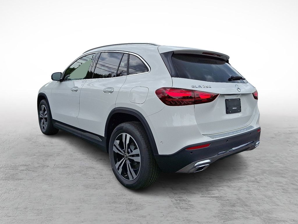 2026 Mercedes Benz GLA 250 4MATIC photo 4