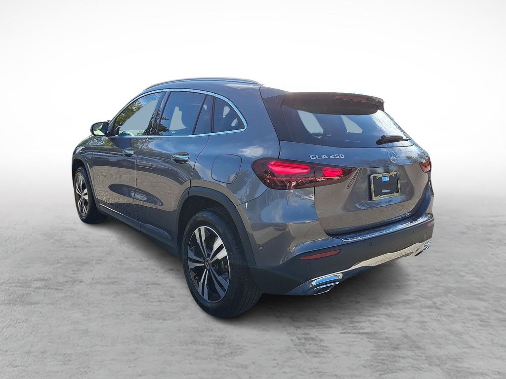 2025 Mercedes Benz GLA 250 photo 3