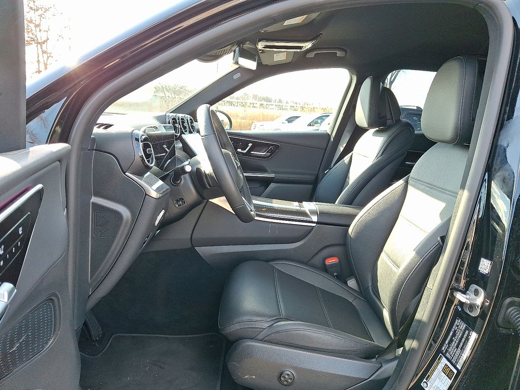 2025 Mercedes-Benz GLC Base - Photo 14