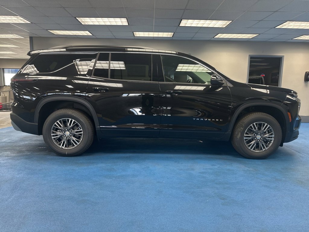 2026 Chevrolet Traverse photo 2