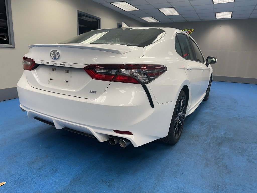 2024 Toyota Camry SE photo 2