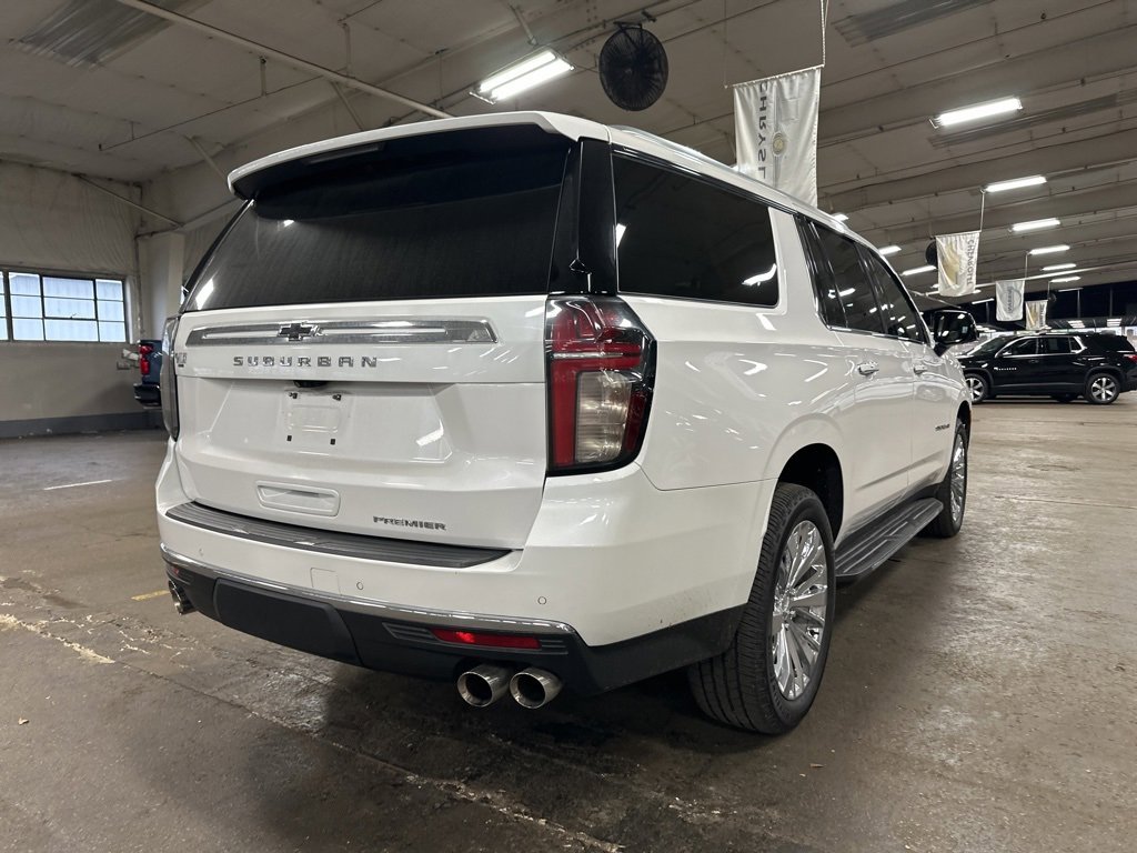 2021 Chevrolet Suburban Premier photo 3