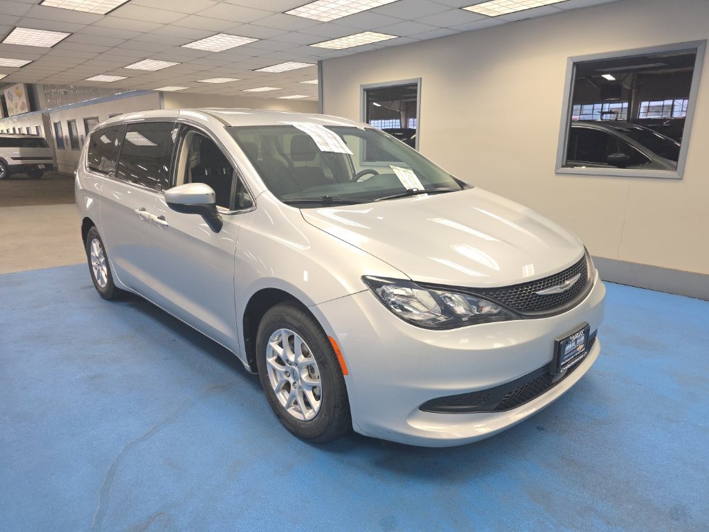 2023 Chrysler Voyager LX