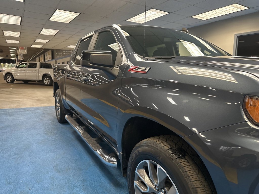 2021 Chevrolet Silverado 1500 RST photo 3