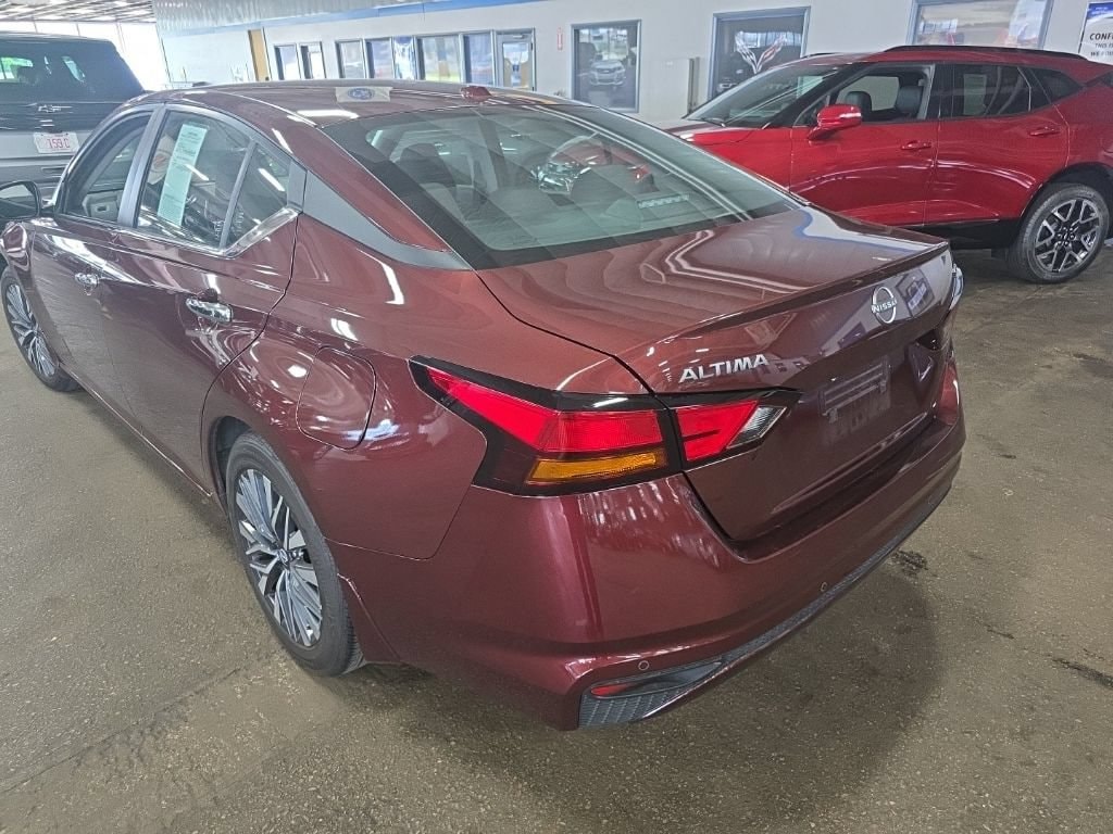 Used 2024 Nissan Altima SV FWD Sedan