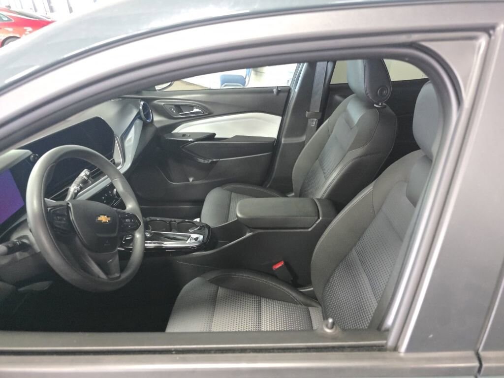 Used 2025 Chevrolet Trax LT SUV