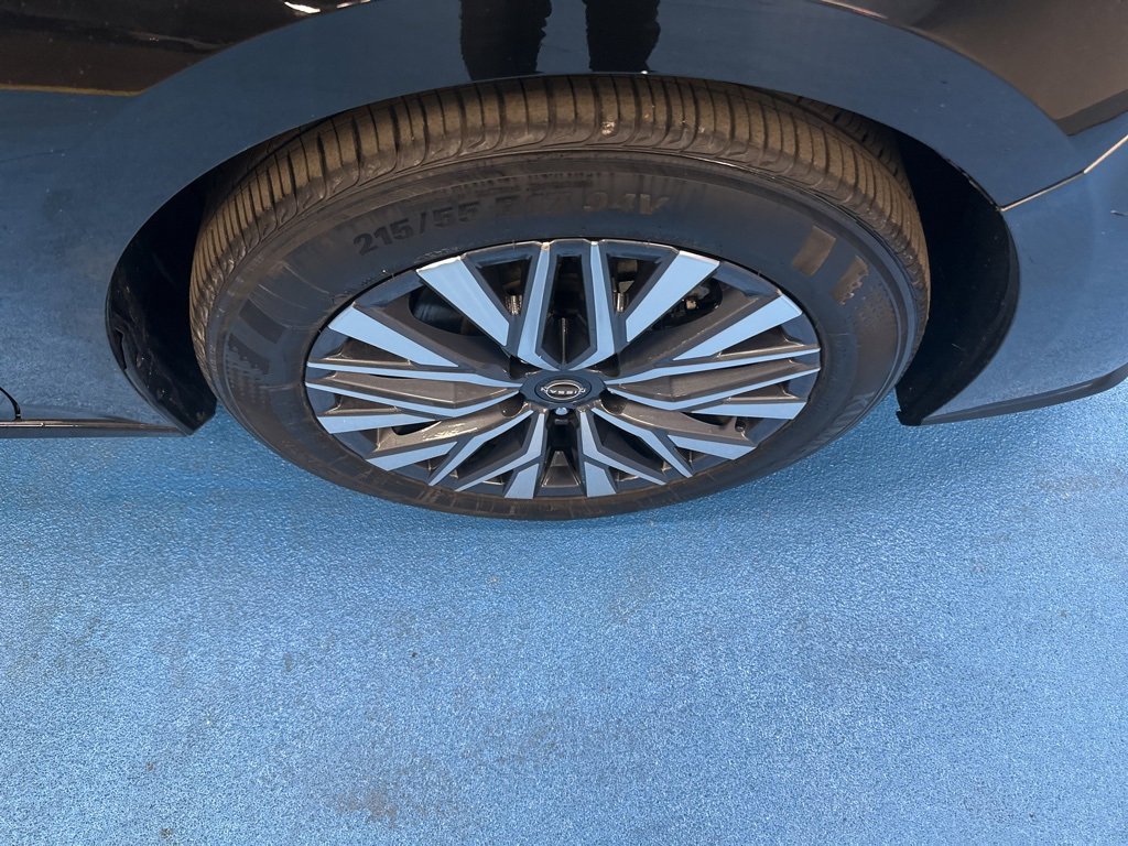 2025 Nissan Altima SV photo 3