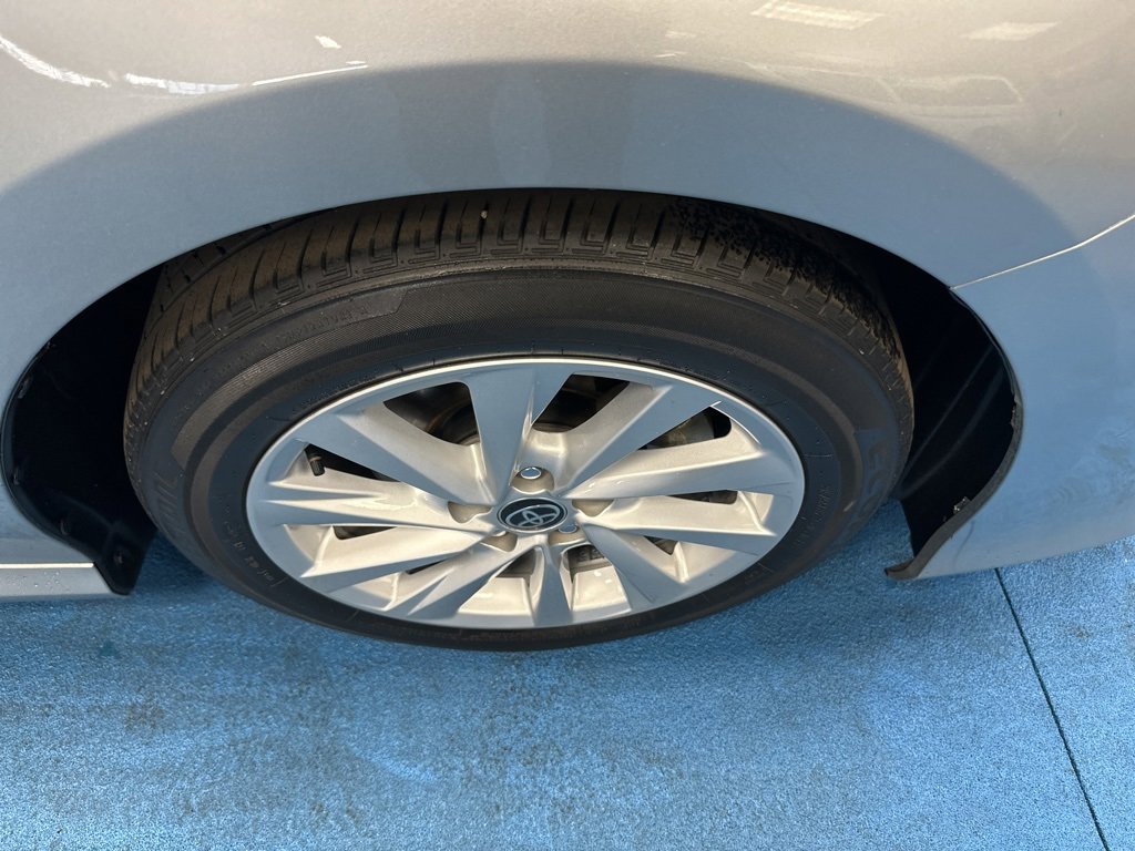 2023 Toyota Camry LE photo 3