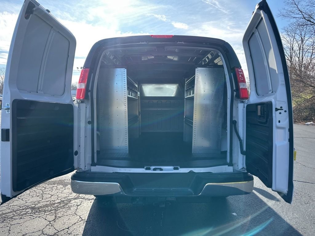 2025 Chevrolet Express Cargo Work Van - Photo 7