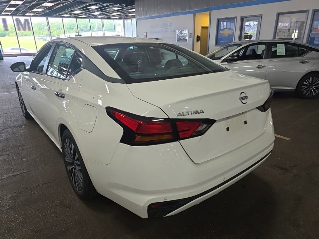 Used 2025 Nissan Altima SV FWD Sedan