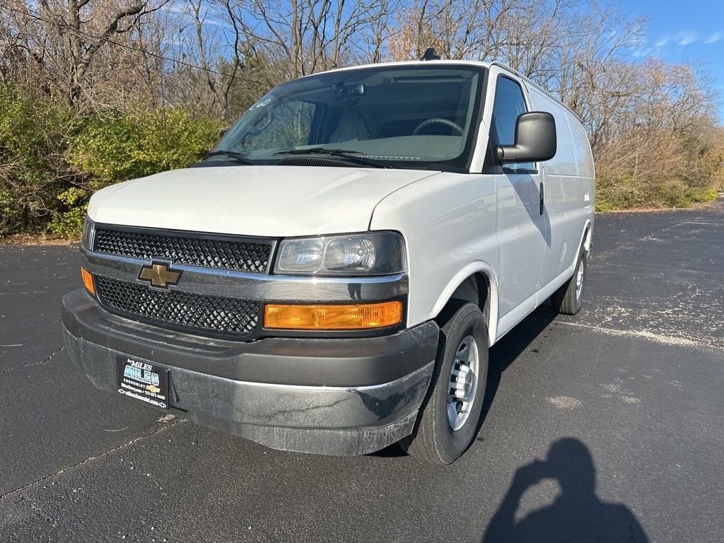 2025 Chevrolet Express Cargo Work Van - Photo 10