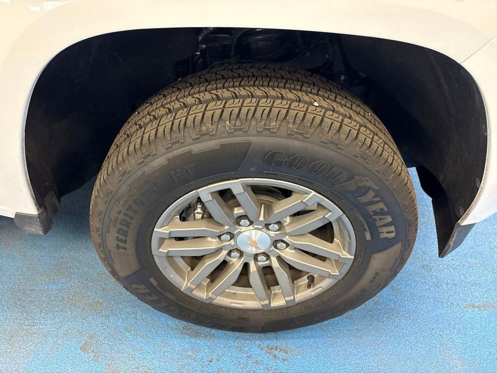 View vehicle photo 3