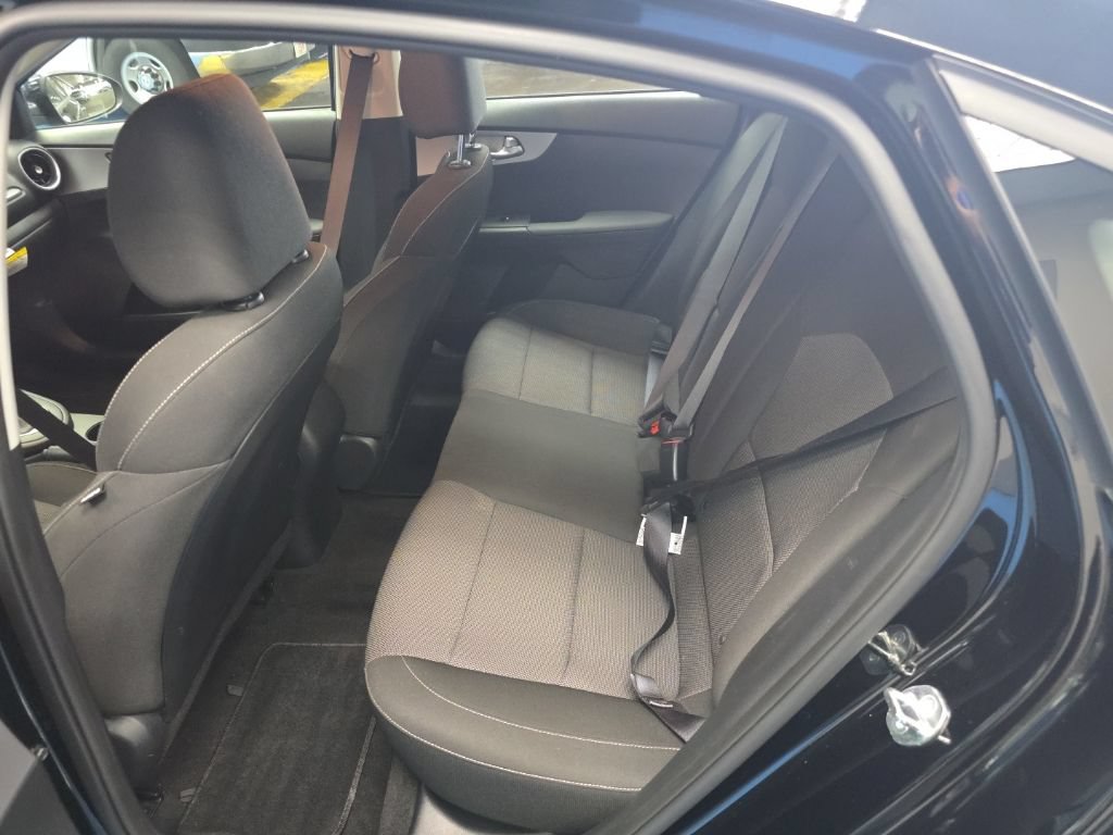 2024 Kia Forte LXS - Photo 17