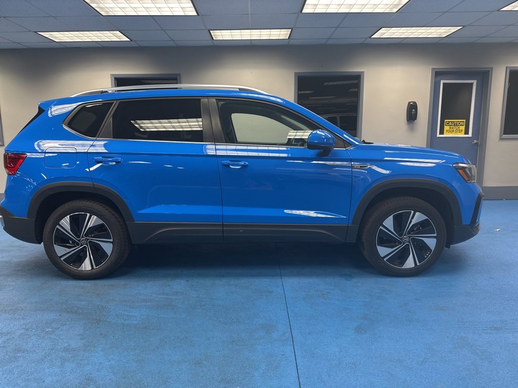 2024 Volkswagen Taos SE photo 2