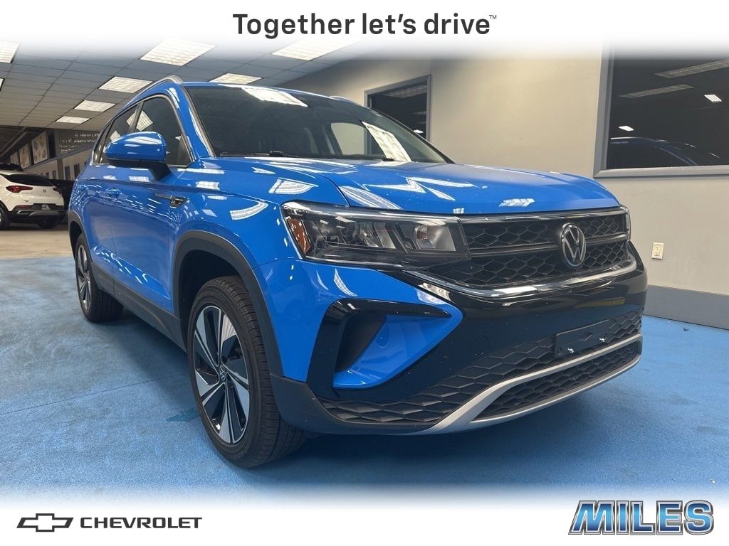 2024 Volkswagen Taos SE's photo