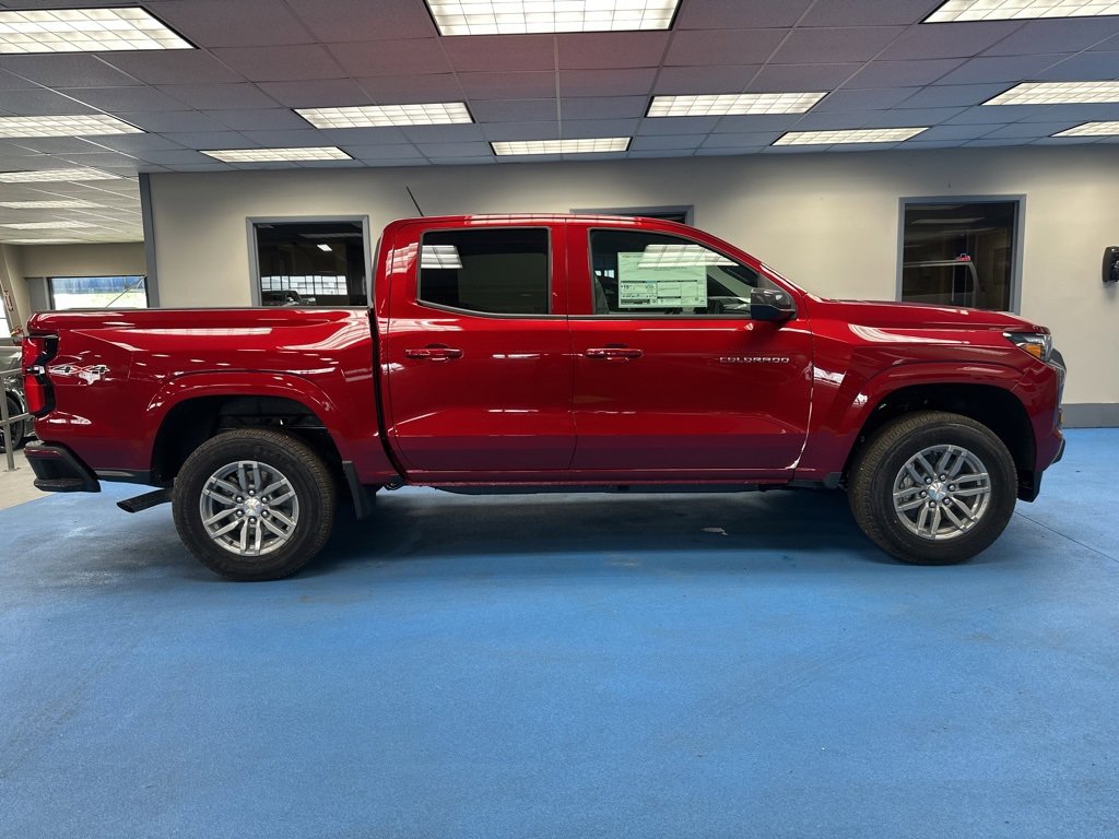 2026 Chevrolet Colorado LT photo 2