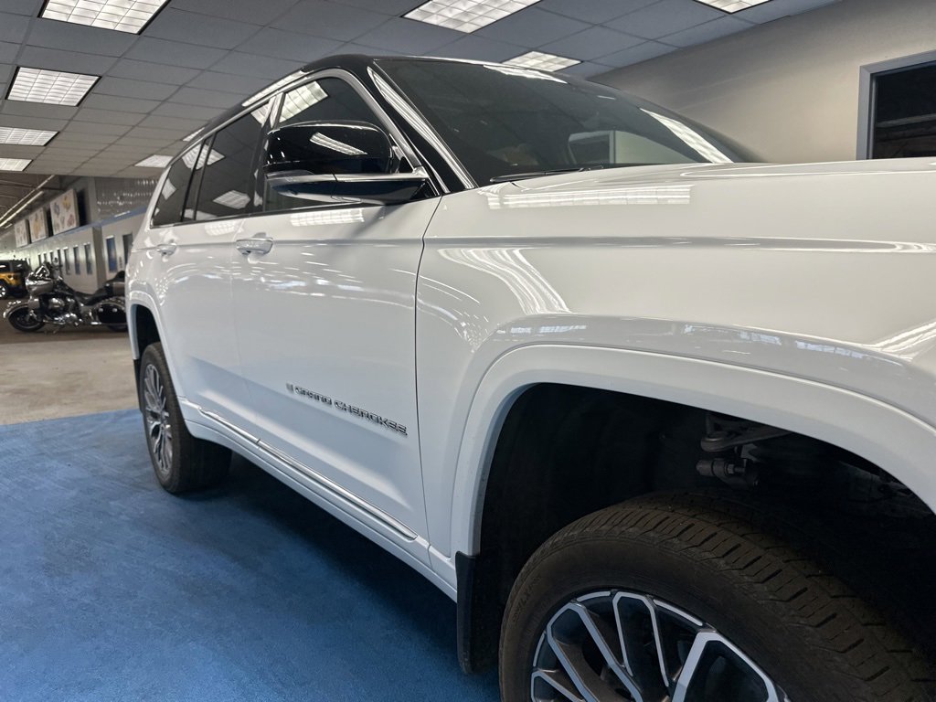 2024 Jeep Grand Cherokee L Summit Reserve photo 4