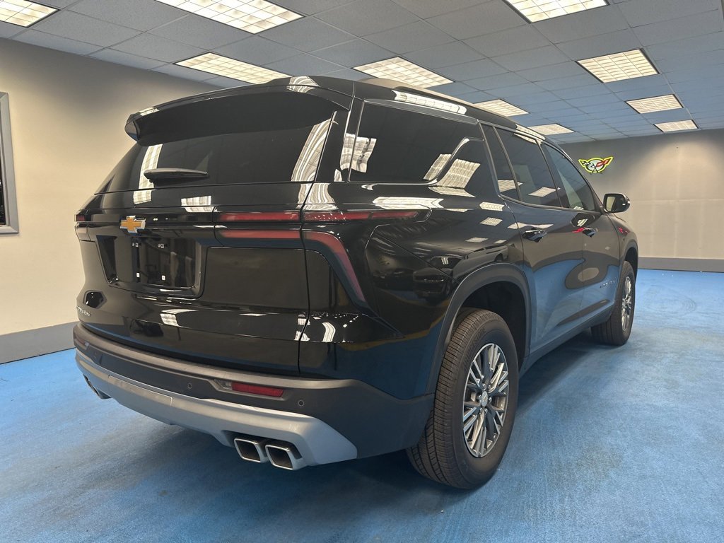 2025 Chevrolet Traverse photo 2