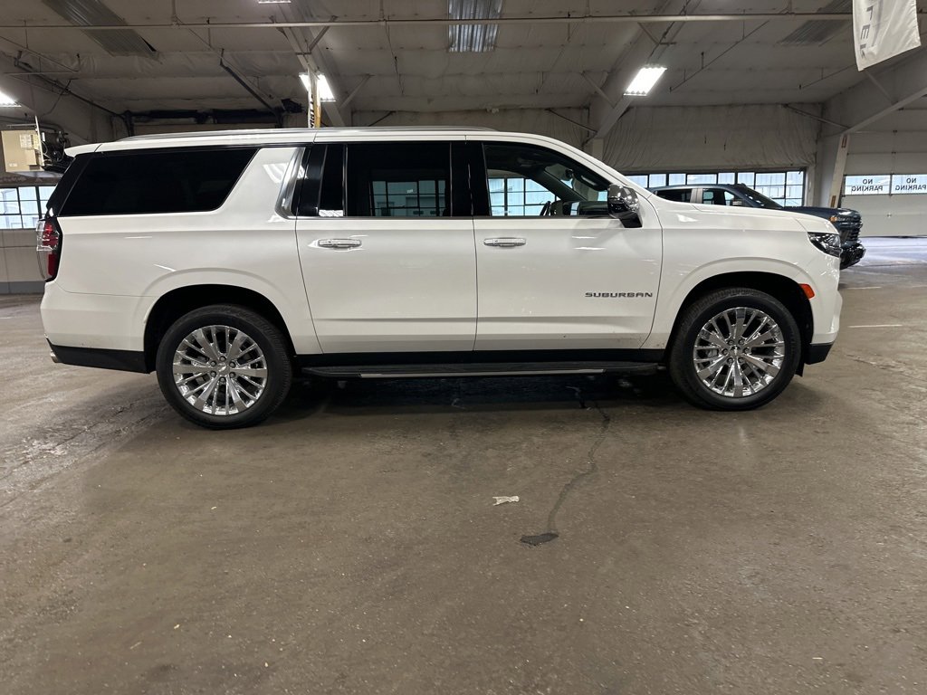 2021 Chevrolet Suburban Premier photo 2