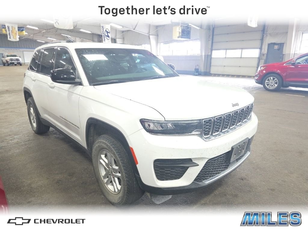 Used 2023 Jeep Grand Cherokee Laredo 4x2 SUV
