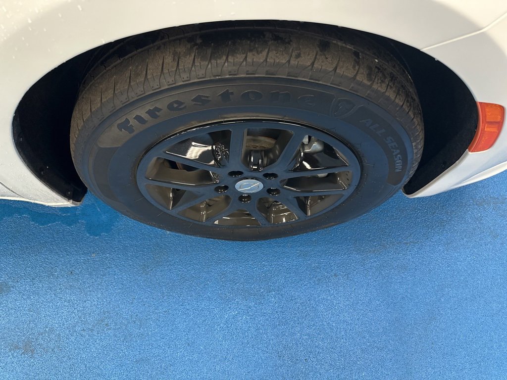 2025 Chrysler Pacifica photo 3