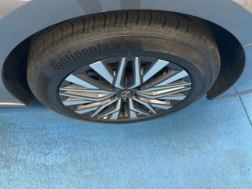 Used 2025 Nissan Altima SV Sedan