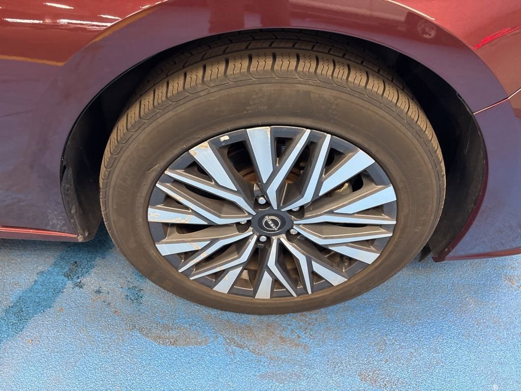 Used 2024 Nissan Altima 2.5 SV Sedan