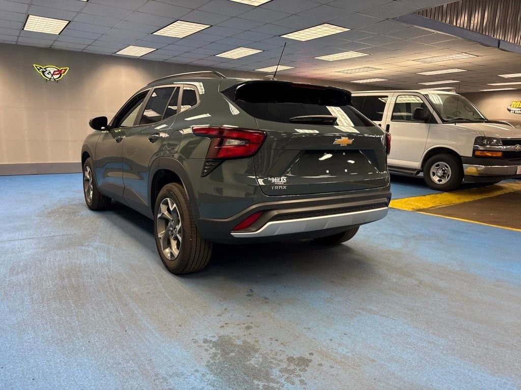 2025 Chevrolet Trax LT - Photo 9