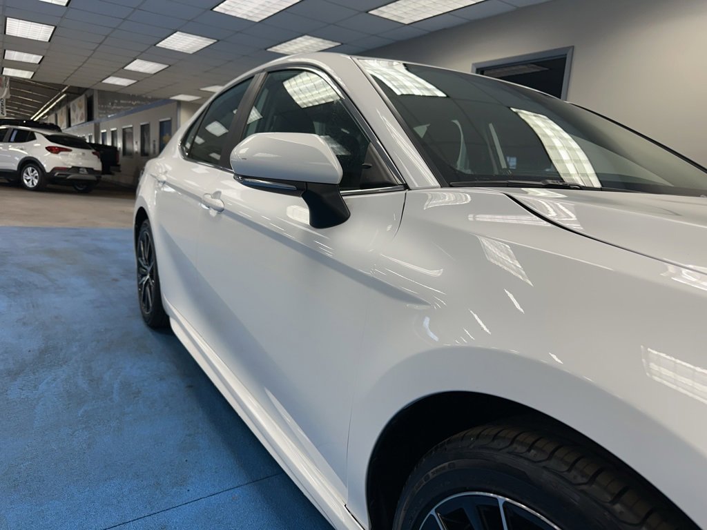 2024 Toyota Camry SE photo 4