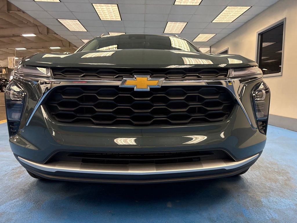 2025 Chevrolet Trax LT - Photo 12