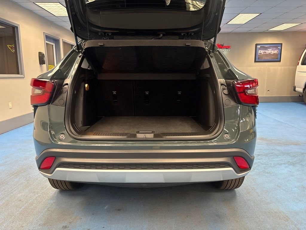 2025 Chevrolet Trax LT - Photo 8