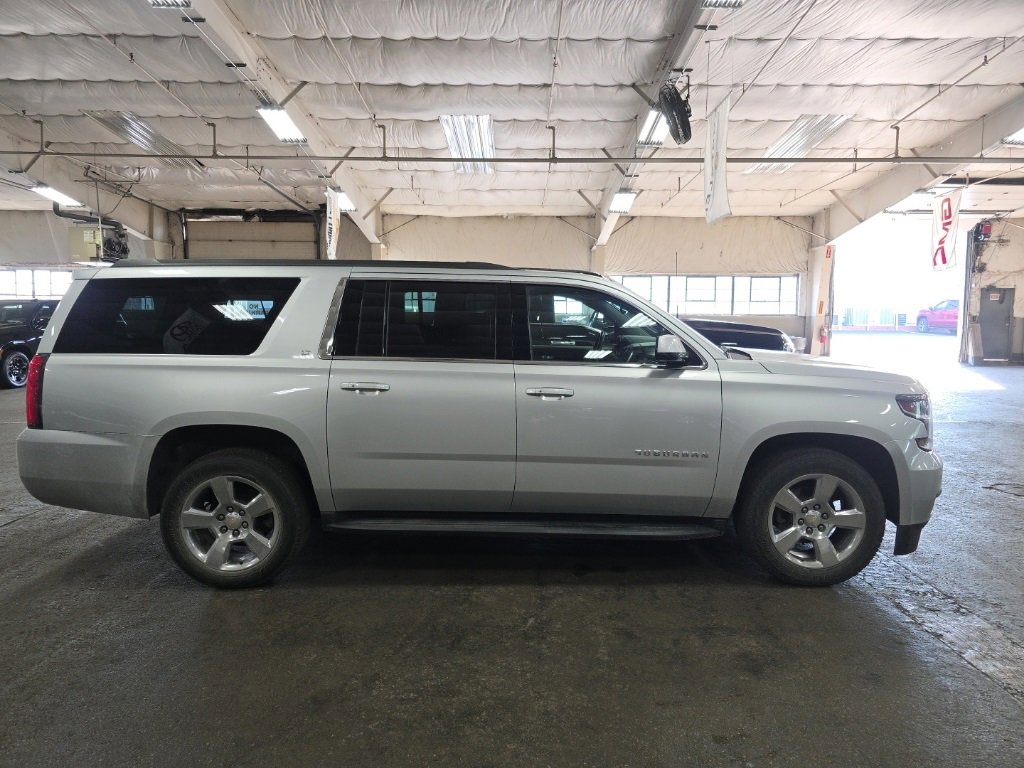 2017 Chevrolet Suburban LT photo 2