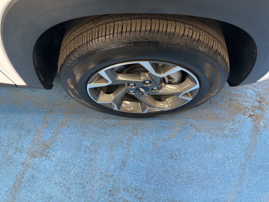 2025 Chevrolet Trax LT photo 3