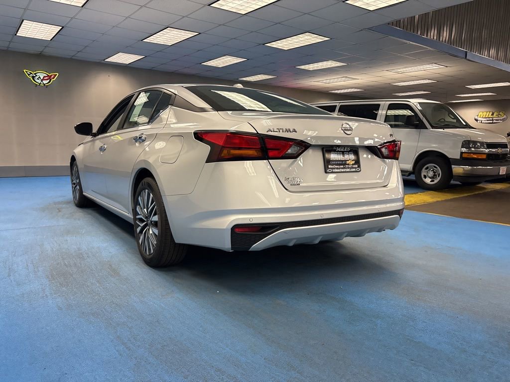 2024 Nissan Altima SV - Photo 9
