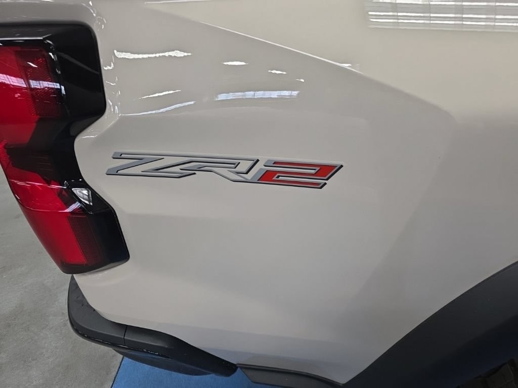 2026 Chevrolet Colorado ZR2 - Photo 7
