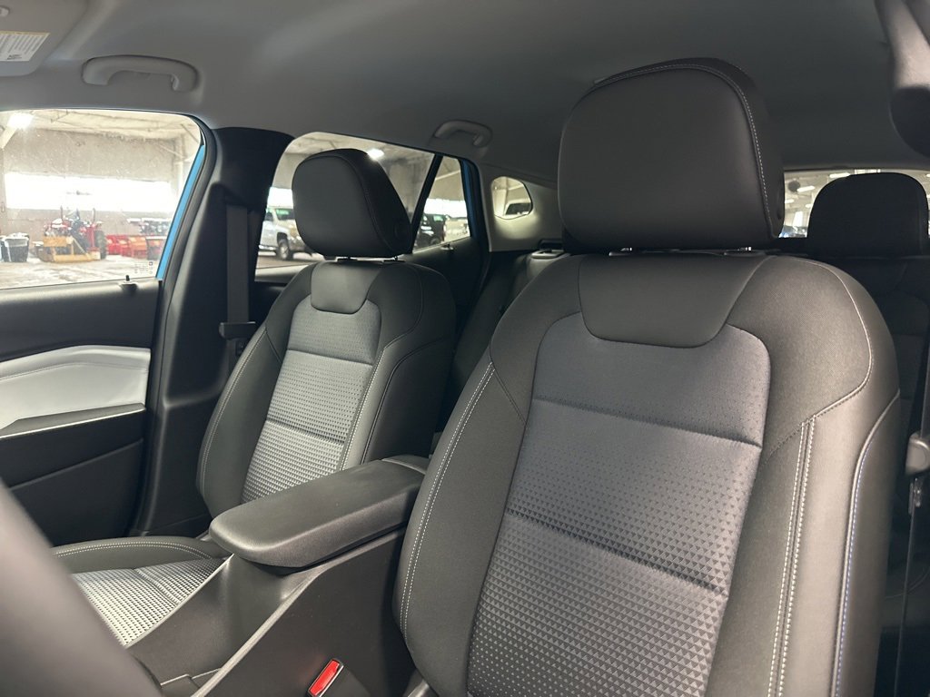 2025 Chevrolet Trax LT photo 4