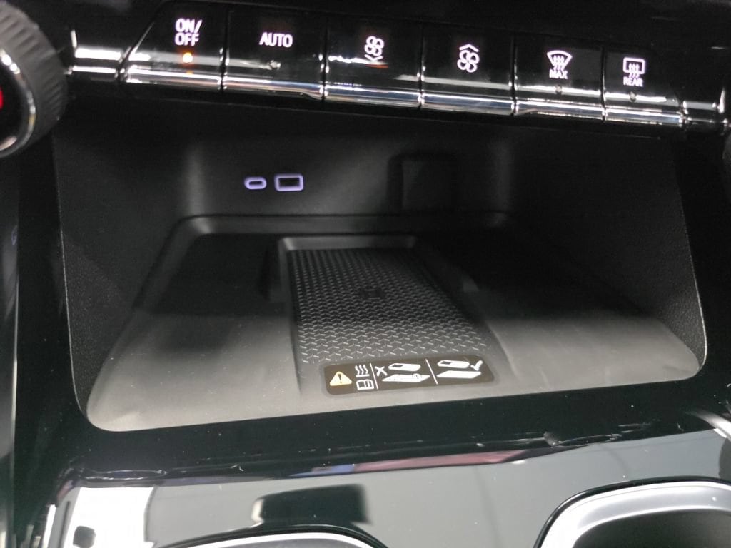 2027 Chevrolet Traverse LT - Photo 16