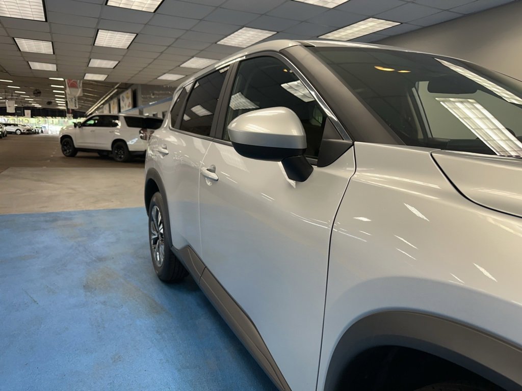 2023 Nissan Rogue SV photo 3