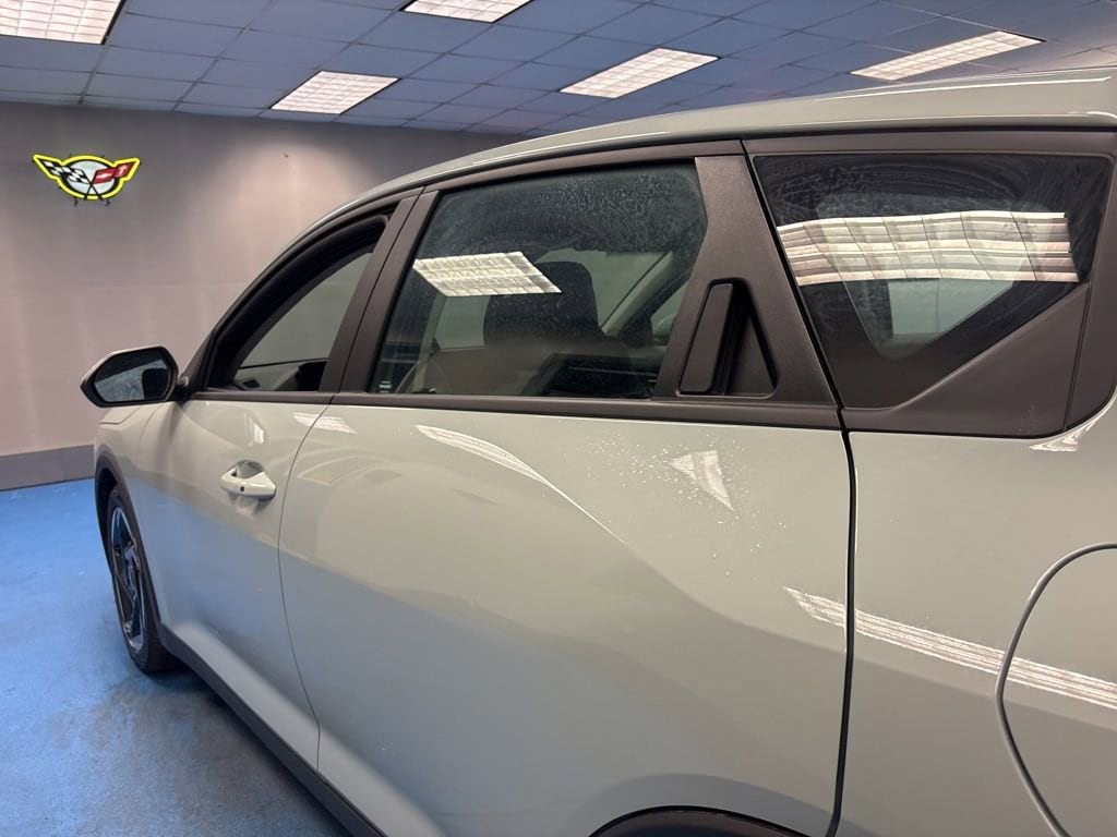2025 Kia K4 EX - Photo 17