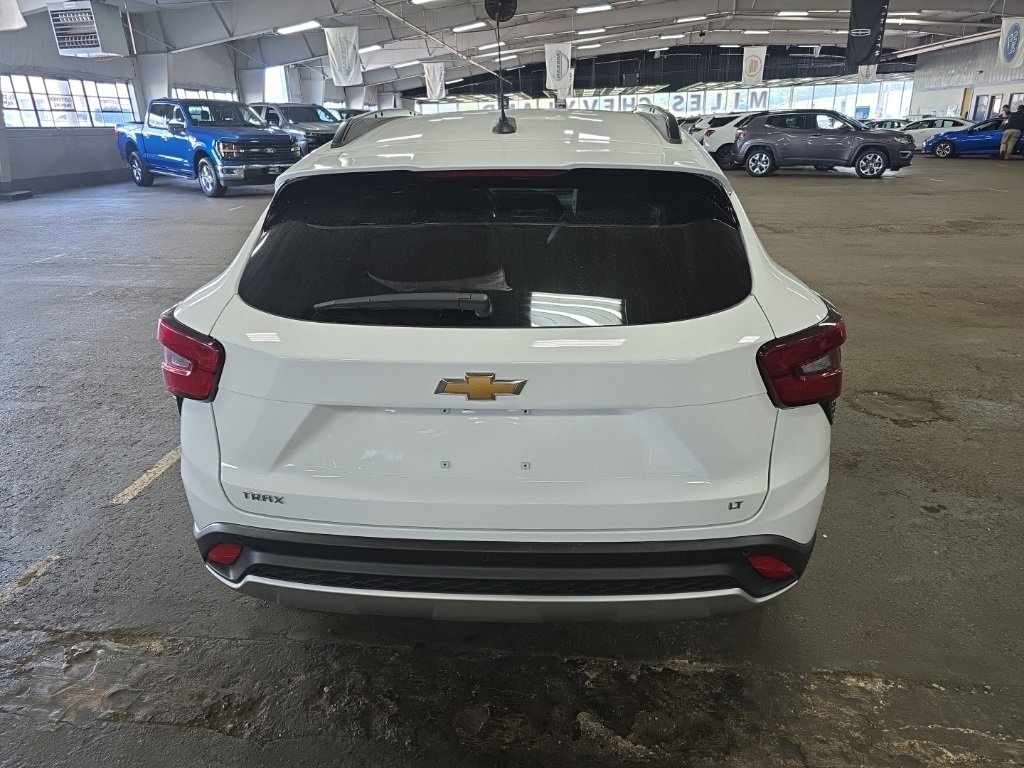 2025 Chevrolet Trax LT photo 4