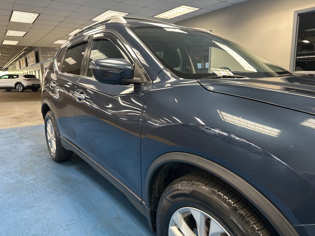 2016 Nissan Rogue SV photo 4