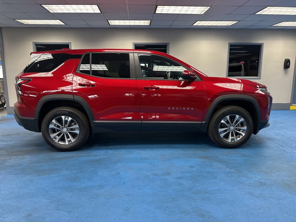 2026 Chevrolet Equinox LT photo 2