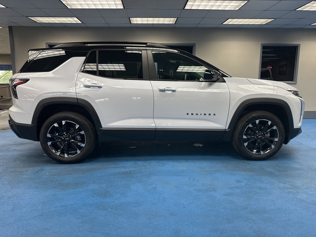 2026 Chevrolet Equinox RS photo 2